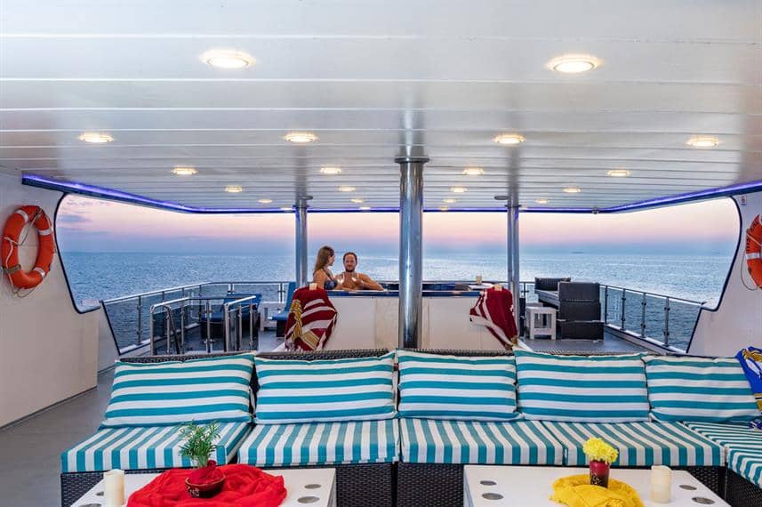 4 Best Aggressor Liveaboards in 2024: Dive into Paradise 8 2